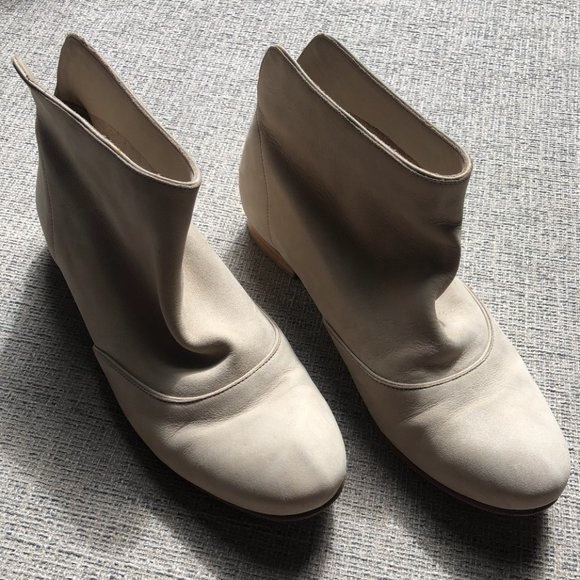 Coclico Soft Suede Beige Isla Booties - Picture 7 of 7